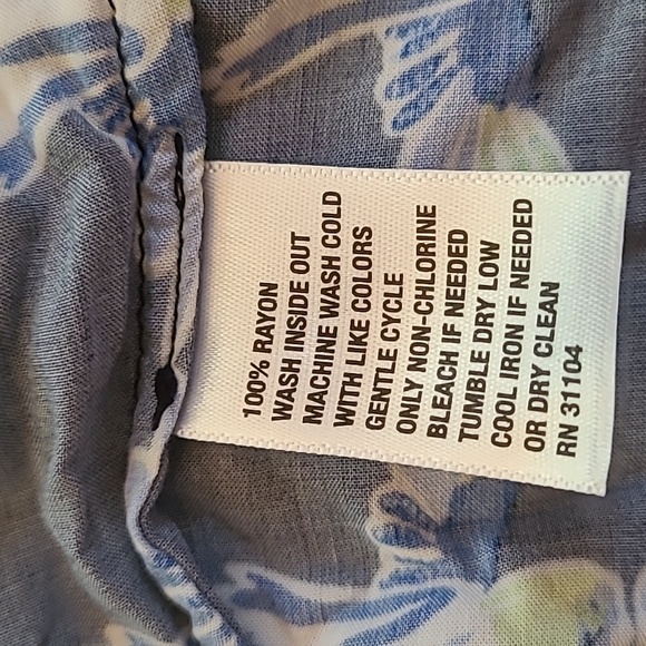 CROWN & IVY Tropical Parrot Blouse Medium - Picture 10 of 11